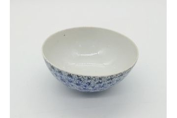 江戸期　古伊万里　染付　花唐草文　3.3寸　約10cm　手描きの味わいが感じられる茶碗(三寸三分、和食器、深皿、和皿)(R-062186)