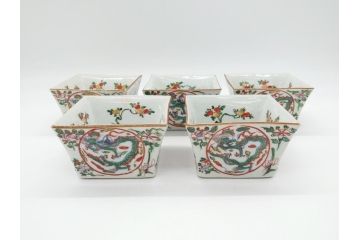 江戸期　古玩　大明嘉年製　水指　五彩龍文四方鉢　3.6寸皿　約11　大胆に描かれた龍の図が食卓のアクセントになる角皿5客セット(赤絵、中国?、三寸六分)(R-062190)