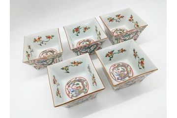 江戸期　古玩　大明嘉年製　水指　五彩龍文四方鉢　3.6寸皿　約11　大胆に描かれた龍の図が食卓のアクセントになる角皿5客セット(赤絵、中国?、三寸六分)(R-062190)