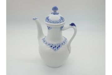 デンマーク　ROYAL　COPENHAGEN(ロイヤルコペンハーゲン)　プリンセス　ブルー　美しいレースの絵付けが優雅さを演出するコーヒーポット(ピッチャー、ティーポット、洋食器)(R-062192)