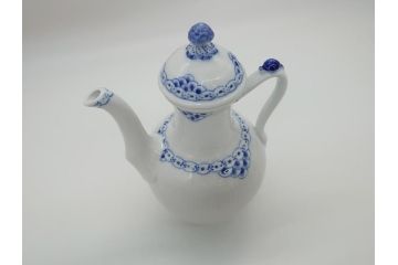デンマーク　ROYAL　COPENHAGEN(ロイヤルコペンハーゲン)　プリンセス　ブルー　美しいレースの絵付けが優雅さを演出するコーヒーポット(ピッチャー、ティーポット、洋食器)(R-062192)