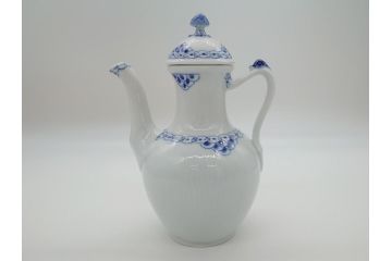 デンマーク　ROYAL　COPENHAGEN(ロイヤルコペンハーゲン)　プリンセス　ブルー　美しいレースの絵付けが優雅さを演出するコーヒーポット(ピッチャー、ティーポット、洋食器)(R-062192)