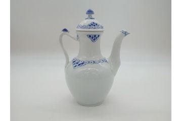 デンマーク　ROYAL　COPENHAGEN(ロイヤルコペンハーゲン)　プリンセス　ブルー　美しいレースの絵付けが優雅さを演出するコーヒーポット(ピッチャー、ティーポット、洋食器)(R-062192)