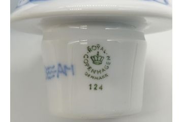 デンマーク　ROYAL　COPENHAGEN(ロイヤルコペンハーゲン)　プリンセス　ブルー　美しいレースの絵付けが優雅さを演出するコーヒーポット(ピッチャー、ティーポット、洋食器)(R-062192)