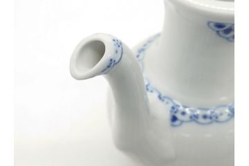 デンマーク　ROYAL　COPENHAGEN(ロイヤルコペンハーゲン)　プリンセス　ブルー　美しいレースの絵付けが優雅さを演出するコーヒーポット(ピッチャー、ティーポット、洋食器)(R-062192)