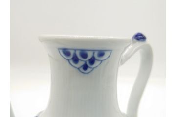 デンマーク　ROYAL　COPENHAGEN(ロイヤルコペンハーゲン)　プリンセス　ブルー　美しいレースの絵付けが優雅さを演出するコーヒーポット(ピッチャー、ティーポット、洋食器)(R-062192)