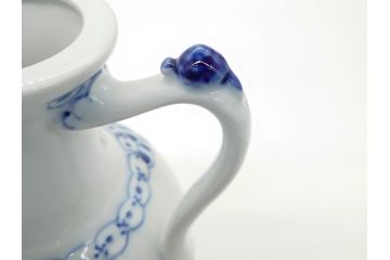 デンマーク　ROYAL　COPENHAGEN(ロイヤルコペンハーゲン)　プリンセス　ブルー　美しいレースの絵付けが優雅さを演出するコーヒーポット(ピッチャー、ティーポット、洋食器)(R-062192)
