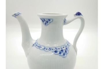デンマーク　ROYAL　COPENHAGEN(ロイヤルコペンハーゲン)　プリンセス　ブルー　美しいレースの絵付けが優雅さを演出するコーヒーポット(ピッチャー、ティーポット、洋食器)(R-062192)