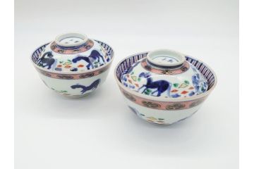 江戸期　萬暦年製　古伊万里　色絵　染付　稀少図柄　馬　3.8寸　約11.5cm　生き生きとした馬の絵付けが魅力の蓋付き茶碗2客セット(和食器、三寸八分)(R-062193)