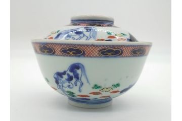 江戸期　萬暦年製　古伊万里　色絵　染付　稀少図柄　馬　3.8寸　約11.5cm　生き生きとした馬の絵付けが魅力の蓋付き茶碗2客セット(和食器、三寸八分)(R-062193)