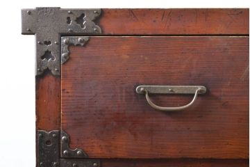和製アンティーク　明治期　金具の立派な三国帳場箪笥(和タンス、時代箪笥、衣装たんす、収納箪笥、引き出し)(R-062201)