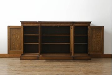 中古　IDC大塚家具取り扱い　加藤木工　Brooks(ブルックス)　サイドボード150　ナラ材　クラシカルな佇まいが美しいリビングボード(戸棚、収納棚、サイドキャビネット)(定価約32万円)(R-062203)