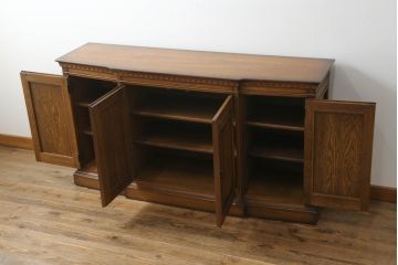 中古　IDC大塚家具取り扱い　加藤木工　Brooks(ブルックス)　サイドボード150　ナラ材　クラシカルな佇まいが美しいリビングボード(戸棚、収納棚、サイドキャビネット)(定価約32万円)(R-062203)