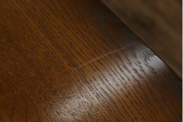 中古　IDC大塚家具取り扱い　加藤木工　Brooks(ブルックス)　サイドボード150　ナラ材　クラシカルな佇まいが美しいリビングボード(戸棚、収納棚、サイドキャビネット)(定価約32万円)(R-062203)