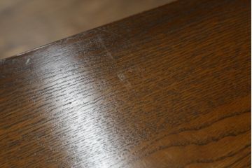 中古　IDC大塚家具取り扱い　加藤木工　Brooks(ブルックス)　サイドボード150　ナラ材　クラシカルな佇まいが美しいリビングボード(戸棚、収納棚、サイドキャビネット)(定価約32万円)(R-062203)