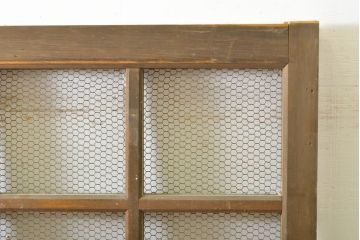 アンティーク建具　檜(ヒノキ)材　古典的な和の雰囲気を演出するマス目(升目)格子戸1枚(きつね格子、狐格子、蔵戸、玄関戸、引き戸)(R-062209)