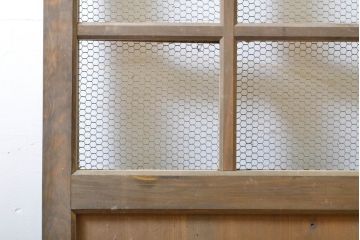 アンティーク建具　檜(ヒノキ)材　古典的な和の雰囲気を演出するマス目(升目)格子戸1枚(きつね格子、狐格子、蔵戸、玄関戸、引き戸)(R-062209)