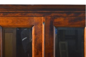 中古　九州民芸家具　建具や引き出し前面に施された面取りの意匠が美しいブックケース(本箱、本棚、飾り棚、キャビネット、収納棚、戸棚)(R-062214)