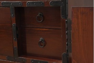 和製アンティーク　明治大正期　檜(ヒノキ)材　閂(かんぬき)付き　時を重ねた木の味わいと古びた風合いの金具が趣深い松本衣装箪笥(時代箪笥、整理タンス、古箪笥、収納たんす、引き出し、サイドチェスト)(R-062219)