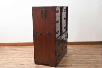 和製アンティーク　明治大正期　檜(ヒノキ)材　閂(かんぬき)付き　時を重ねた木の味わいと古びた風合いの金具が趣深い松本衣装箪笥(時代箪笥、整理タンス、古箪笥、収納たんす、引き出し、サイドチェスト)(R-062219)