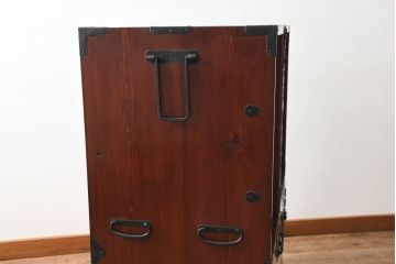 和製アンティーク　明治大正期　檜(ヒノキ)材　閂(かんぬき)付き　時を重ねた木の味わいと古びた風合いの金具が趣深い松本衣装箪笥(時代箪笥、整理タンス、古箪笥、収納たんす、引き出し、サイドチェスト)(R-062219)
