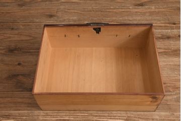 和製アンティーク　明治大正期　檜(ヒノキ)材　閂(かんぬき)付き　時を重ねた木の味わいと古びた風合いの金具が趣深い松本衣装箪笥(時代箪笥、整理タンス、古箪笥、収納たんす、引き出し、サイドチェスト)(R-062219)