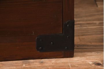 和製アンティーク　明治大正期　檜(ヒノキ)材　閂(かんぬき)付き　時を重ねた木の味わいと古びた風合いの金具が趣深い松本衣装箪笥(時代箪笥、整理タンス、古箪笥、収納たんす、引き出し、サイドチェスト)(R-062219)