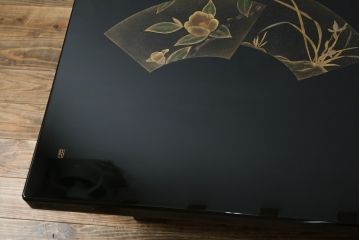 中古　輪島塗り　浜高悦朗作　繊細なタッチで描かれた花と扇の意匠が雅な雰囲気を醸し出す座卓(ローテーブル、センターテーブル、リビングテーブル)(R-062222)