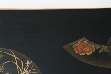 中古　輪島塗り　浜高悦朗作　繊細なタッチで描かれた花と扇の意匠が雅な雰囲気を醸し出す座卓(ローテーブル、センターテーブル、リビングテーブル)(R-062222)