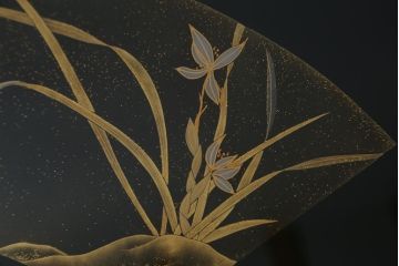 中古　輪島塗り　浜高悦朗作　繊細なタッチで描かれた花と扇の意匠が雅な雰囲気を醸し出す座卓(ローテーブル、センターテーブル、リビングテーブル)(R-062222)