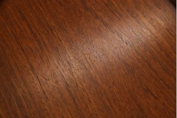 和製ビンテージ　民芸家具　唐木　花梨(カリン)材　透かし彫りの意匠が上品さを醸し出す飾り棚(違い棚、茶棚、収納棚、戸棚、ヴィンテージ)(R-062224)