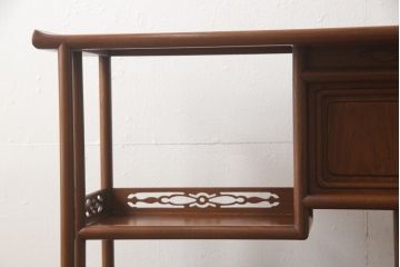 和製ビンテージ　民芸家具　唐木　花梨(カリン)材　透かし彫りの意匠が上品さを醸し出す飾り棚(違い棚、茶棚、収納棚、戸棚、ヴィンテージ)(R-062224)