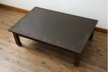 中古　軽井沢彫り　脚に施された意匠がお洒落なローテーブル(食卓、センターテーブル、リビングテーブル)(R-062227)