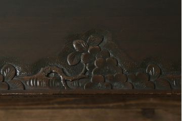 中古　軽井沢彫り　脚に施された意匠がお洒落なローテーブル(食卓、センターテーブル、リビングテーブル)(R-062227)