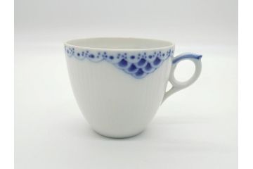 デンマーク　ROYAL　COPENHAGEN(ロイヤルコペンハーゲン)　プリンセス　ブルー　美しいレースの縁取りが優雅さを演出するコーヒーカップ&ソーサーペア(洋食器、C&S)(R-062233)
