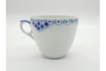 デンマーク　ROYAL　COPENHAGEN(ロイヤルコペンハーゲン)　プリンセス　ブルー　美しいレースの縁取りが優雅さを演出するコーヒーカップ&ソーサーペア(洋食器、C&S)(R-062233)