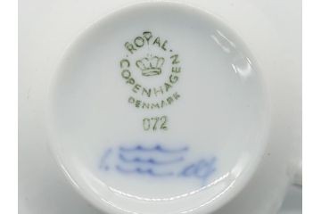 デンマーク　ROYAL　COPENHAGEN(ロイヤルコペンハーゲン)　プリンセス　ブルー　美しいレースの縁取りが優雅さを演出するコーヒーカップ&ソーサーペア(洋食器、C&S)(R-062233)