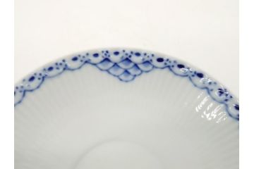 デンマーク　ROYAL　COPENHAGEN(ロイヤルコペンハーゲン)　プリンセス　ブルー　美しいレースの縁取りが優雅さを演出するコーヒーカップ&ソーサーペア(洋食器、C&S)(R-062233)
