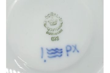 デンマーク　ROYAL　COPENHAGEN(ロイヤルコペンハーゲン)　プリンセス　ブルー　美しいレースの縁取りが優雅さを演出するコーヒーカップ&ソーサーペア(洋食器、C&S)(R-062233)