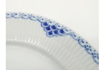 デンマーク　ROYAL　COPENHAGEN(ロイヤルコペンハーゲン)　プリンセス　ブルー　美しいレースの縁取りが優雅さを演出するディーププレート(約22.5)&ピックルディッシュ(約25)セット(洋食器、フラット、舟形、楕円プレート)(R-062235)