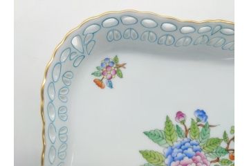 ハンガリー　HEREND HVNGARY ヘレンド　ヴィクトリア　花と蝶　エレガントで高貴な印象のプレート(トレイ、角皿、透かし、ビクトリア)(R-062236)
