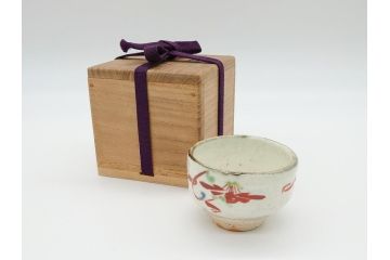 人間国宝　藤本能道　赤絵　ぐい呑み(共箱付き、花文、色絵磁器、作家物)(R-062237)