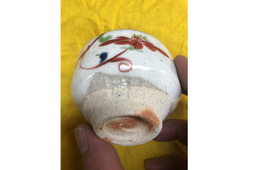 人間国宝　藤本能道　赤絵　ぐい呑み(共箱付き、花文、色絵磁器、作家物)(R-062237)