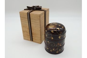 明治期　蒔絵　花唐草　梨地　木製　丁寧な職人技が光る棗(共箱付き、3段、茶道具、漆工芸)(R-062238)