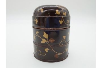 明治期　蒔絵　花唐草　梨地　木製　丁寧な職人技が光る棗(共箱付き、3段、茶道具、漆工芸)(R-062238)