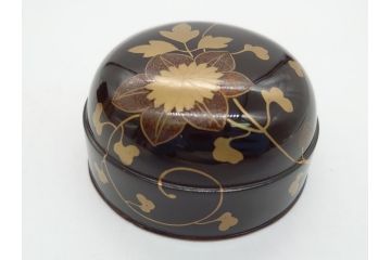 明治期　蒔絵　花唐草　梨地　木製　丁寧な職人技が光る棗(共箱付き、3段、茶道具、漆工芸)(R-062238)