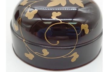 明治期　蒔絵　花唐草　梨地　木製　丁寧な職人技が光る棗(共箱付き、3段、茶道具、漆工芸)(R-062238)