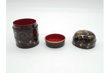 明治期　蒔絵　花唐草　梨地　木製　丁寧な職人技が光る棗(共箱付き、3段、茶道具、漆工芸)(R-062238)