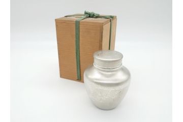 薩摩　谷山正錫　山崎畩五郎　錫製　カコシマ　彫金細工　茶心壷(共箱付き、茶筒、煎茶道具)(R-062239)