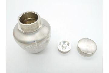 薩摩　谷山正錫　山崎畩五郎　錫製　カコシマ　彫金細工　茶心壷(共箱付き、茶筒、煎茶道具)(R-062239)
